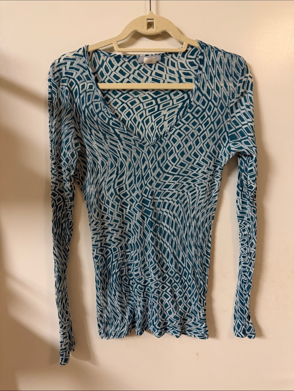 Delia’s Sheer Blue Geometric V-Neck Long Sleeve Top